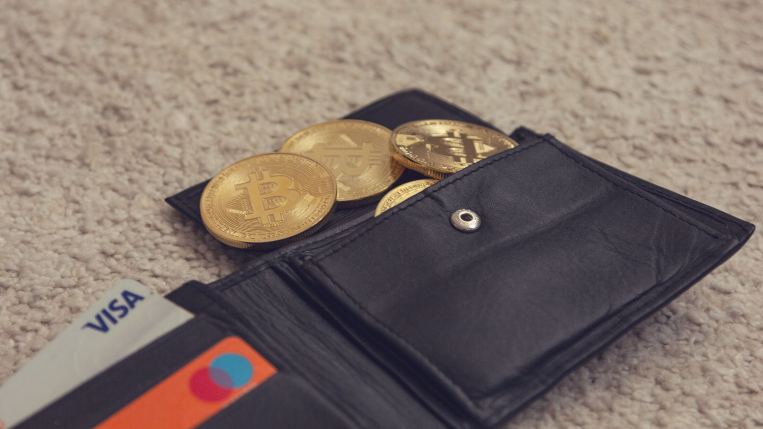 Kartlık mı cüzdan mı – hakiki deri kartlık ve cüzdan karşılaştırması